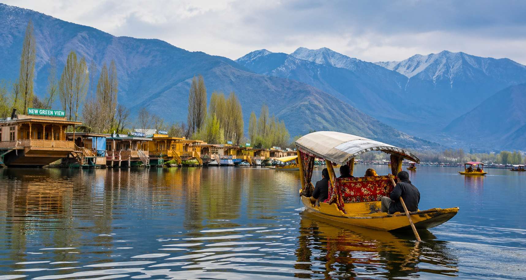 Dal Lake Kashmir scenic view — Greater Era Tour and Travels